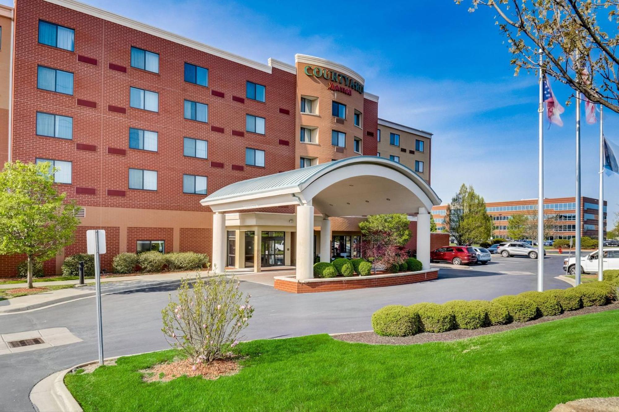 Courtyard Cincinnati North At Union Centre West Chester Buitenkant foto